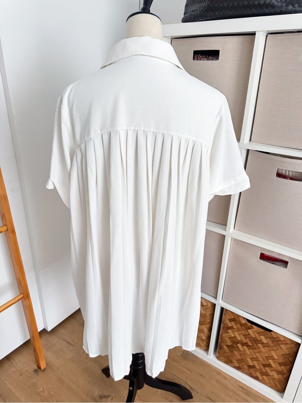 Ruti Look In The Back Blouse M/L White Pleated Short Sleeves Button Up Shirt Top - Picture 6 of 13